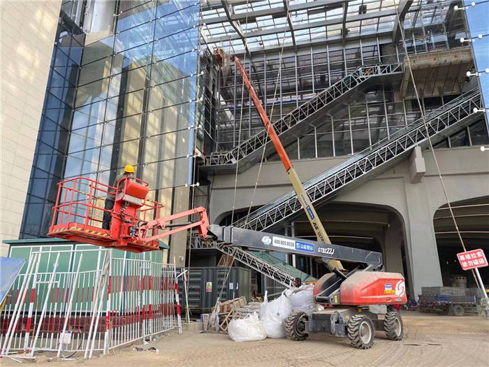 雄安高铁站里面的一抹蓝!众能联合助力国家重大项目建设-2.jpg 雄安高铁站里面的一抹蓝!众能联合助力国家重大项目建设-2.jpg